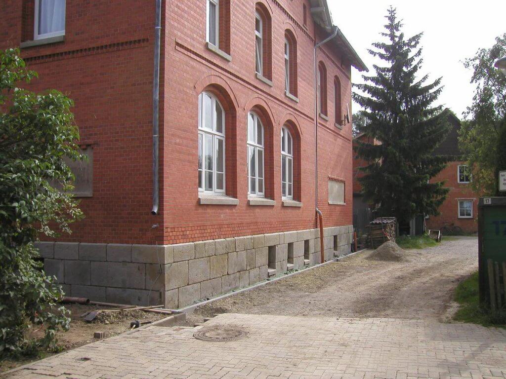 pg-lange - Alte Schule Düderode Fassade teilsaniert